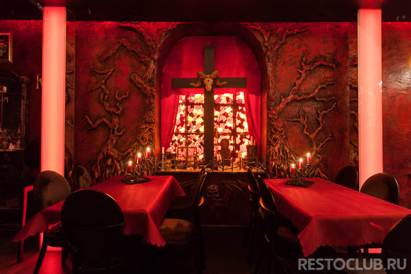 Гот кафе. Ресторан в стиле Готика. Клуб в готическом стиле. Ресторан в вампирском стиле. Ресторанный зал в вампирском стиле.
