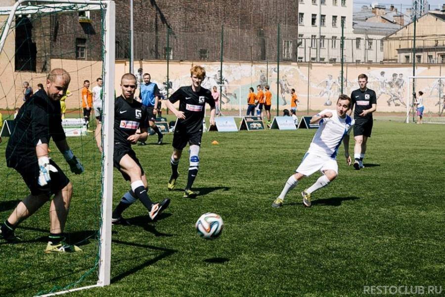 В черной форме - команда Geometria.ru