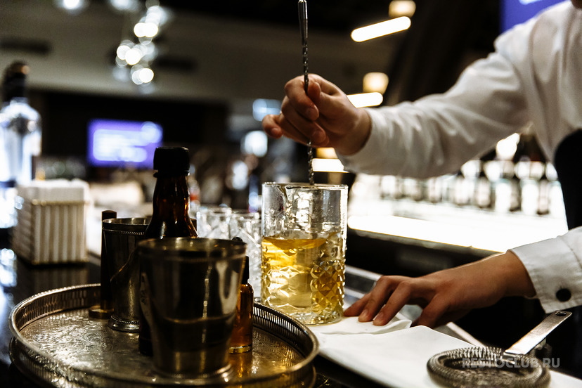 Sky Lounge: коктейли с видом на взлетную полосу