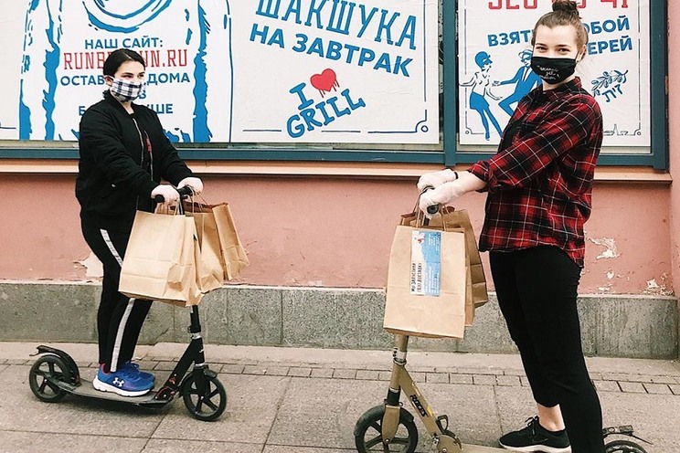 Сотрудники доставки в Babaganoush