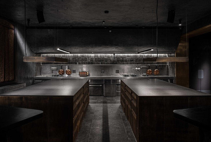 Зал с chef's table ресторана ArtEst