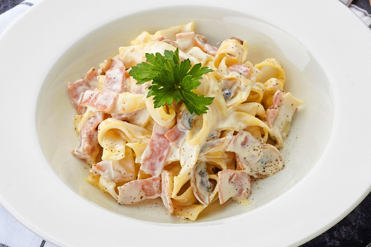 Паста с ветчиной и грибами (290 руб.)