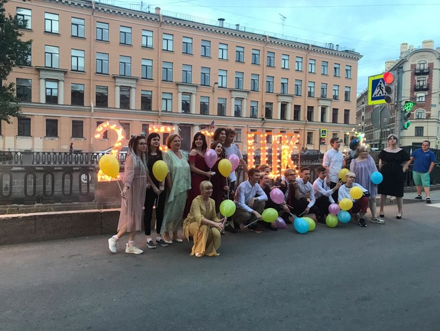 банкетный зал «Mon Amour», Выпускникам в подарок диджей