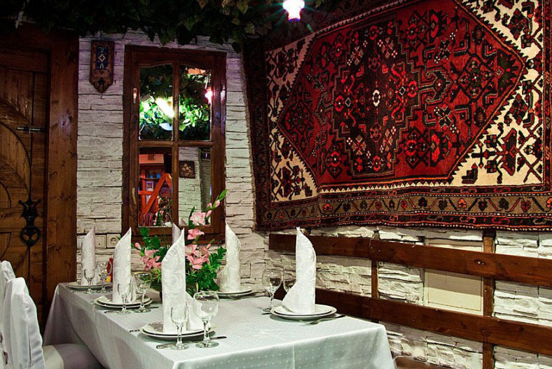 Муган ясенево. Муган ресторан Ясенево. Средневековый ресторан Ясенево. Кафе банкетный зал кавказской кухни.